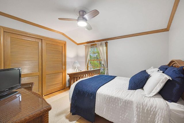 9516 N Apple Blossom LANE, Bayside, WI 53217