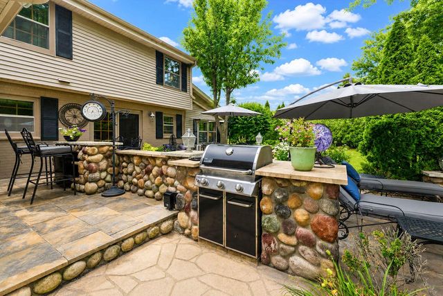 9516 N Apple Blossom LANE, Bayside, WI 53217