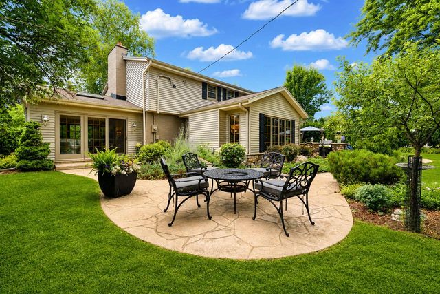 9516 N Apple Blossom LANE, Bayside, WI 53217