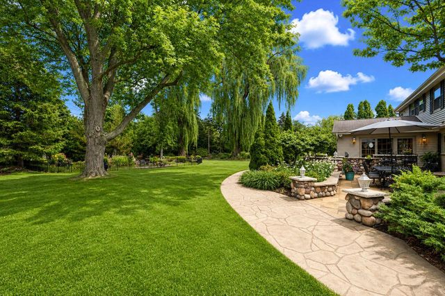 9516 N Apple Blossom LANE, Bayside, WI 53217