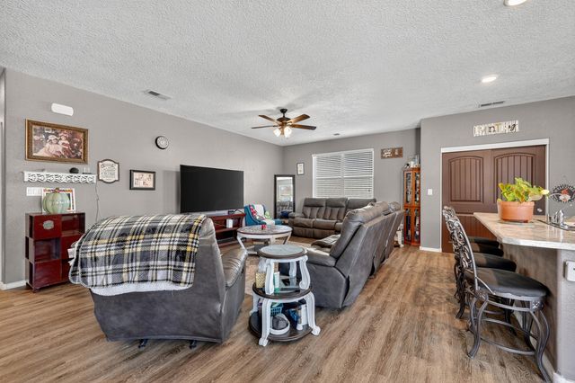 50 Hermanos Loop, Los Lunas, NM 87031