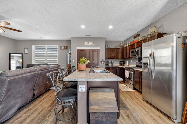 50 Hermanos Loop, Los Lunas, NM 87031