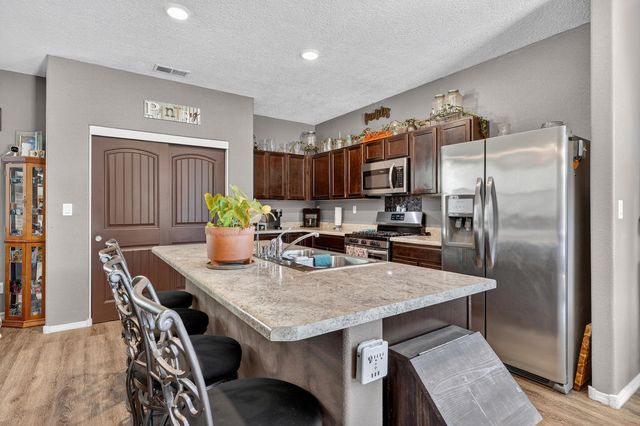 50 Hermanos Loop, Los Lunas, NM 87031