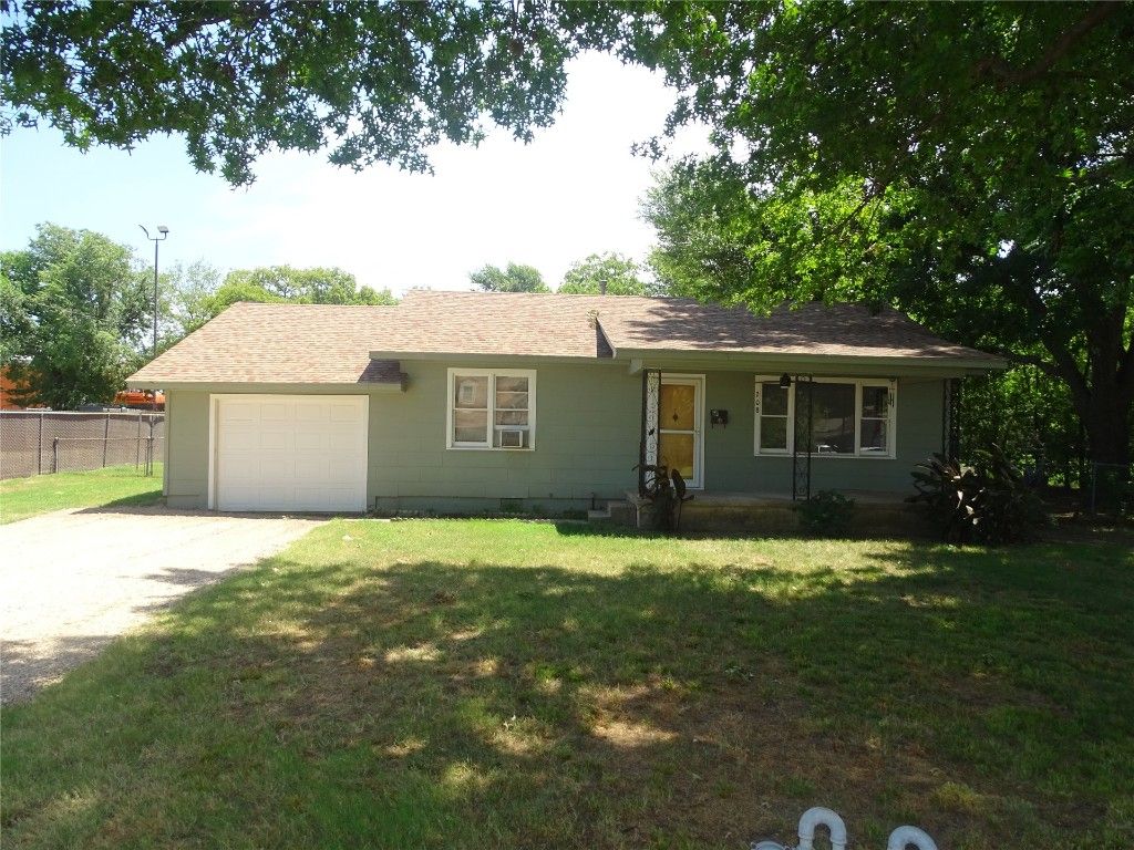 208 S Fox Drive, Midwest City, OK 73110