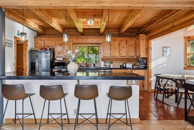 7001 Glebe Dr, Kelseyville, CA 95451