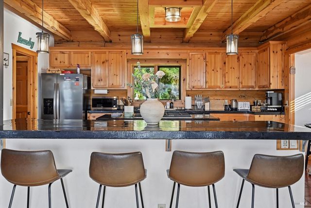 7001 Glebe Dr, Kelseyville, CA 95451