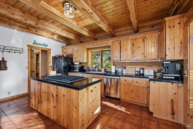 7001 Glebe Dr, Kelseyville, CA 95451