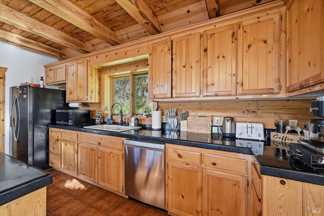 7001 Glebe Dr, Kelseyville, CA 95451