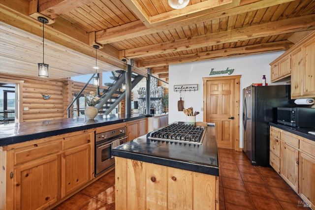 7001 Glebe Dr, Kelseyville, CA 95451