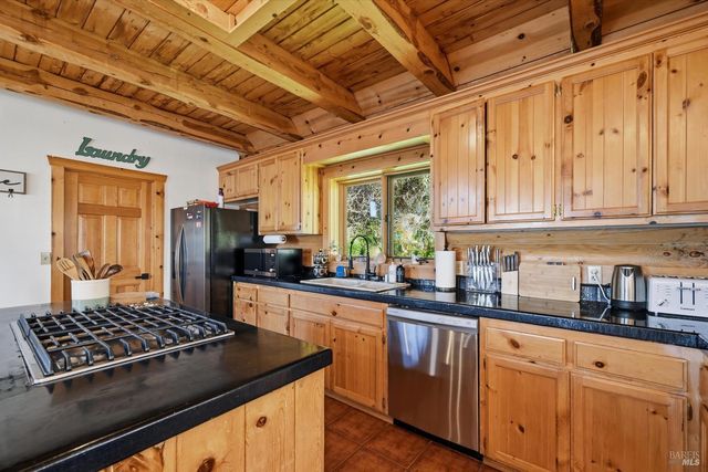 7001 Glebe Dr, Kelseyville, CA 95451