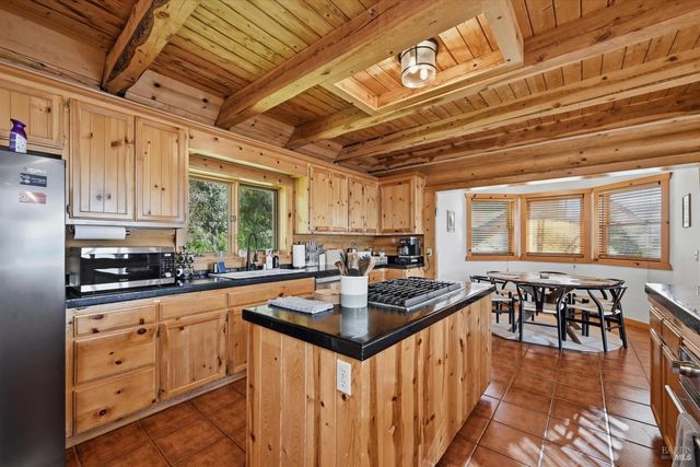 7001 Glebe Dr, Kelseyville, CA 95451