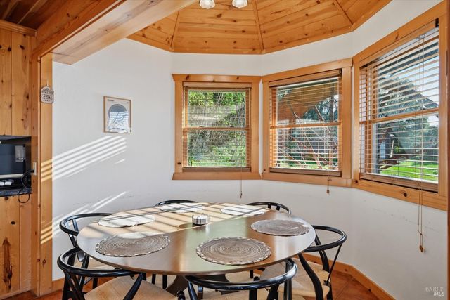 7001 Glebe Dr, Kelseyville, CA 95451