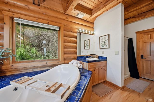 7001 Glebe Dr, Kelseyville, CA 95451