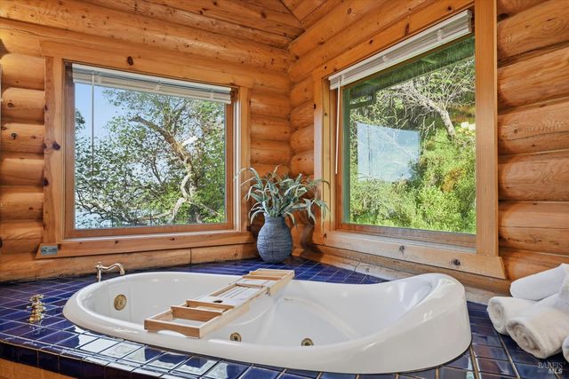 7001 Glebe Dr, Kelseyville, CA 95451