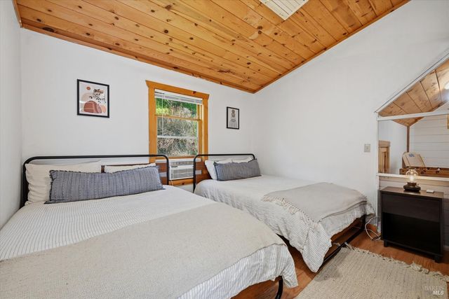 7001 Glebe Dr, Kelseyville, CA 95451