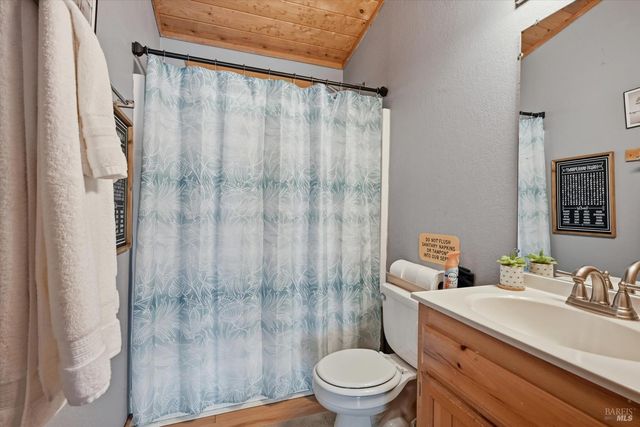 7001 Glebe Dr, Kelseyville, CA 95451