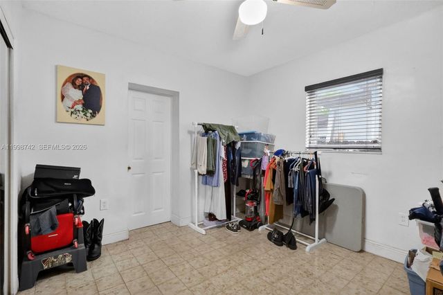 733 W 33rd St, Hialeah, FL 33012