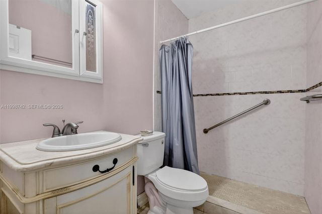 733 W 33rd St, Hialeah, FL 33012