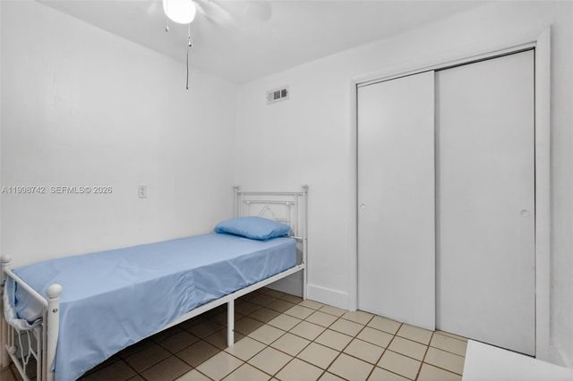 733 W 33rd St, Hialeah, FL 33012