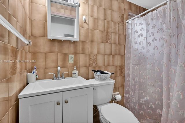 733 W 33rd St, Hialeah, FL 33012