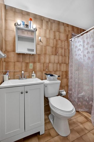 733 W 33rd St, Hialeah, FL 33012