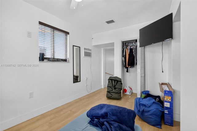 733 W 33rd St, Hialeah, FL 33012