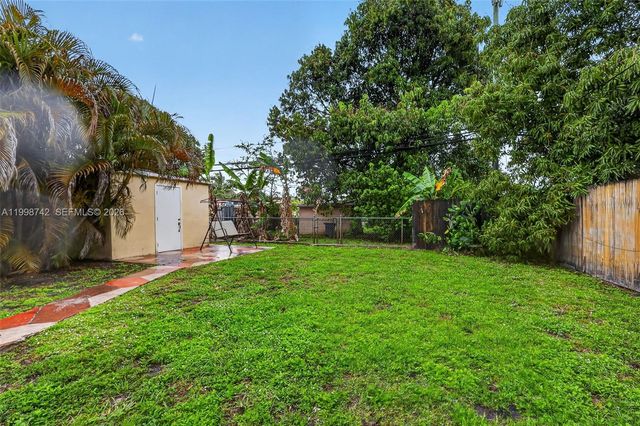 733 W 33rd St, Hialeah, FL 33012