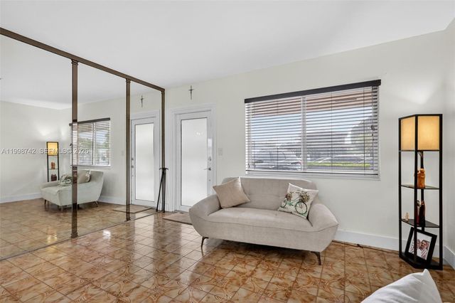 733 W 33rd St, Hialeah, FL 33012