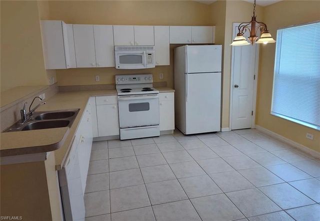 1109 NE 2nd PL, Cape Coral, FL 33909