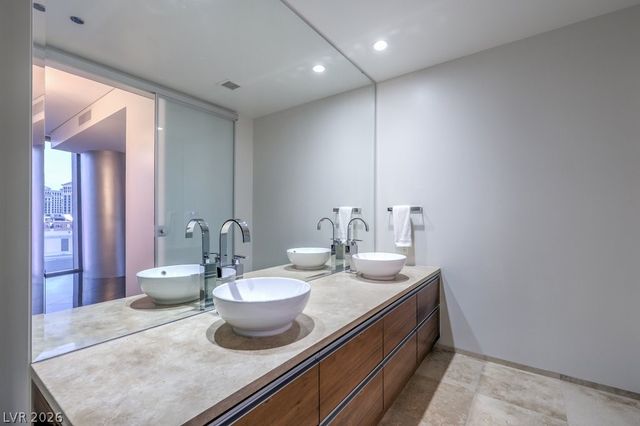 3722 Las Vegas Boulevard 907, Las Vegas, NV 89158
