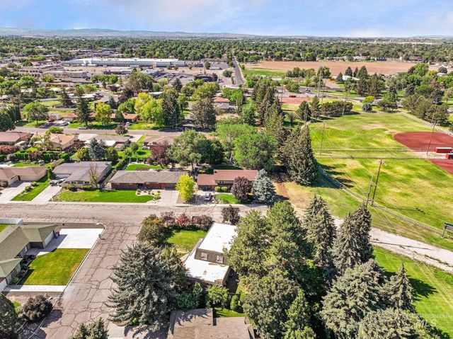 1059 Pinewood Cir, Twin Falls, ID 83301