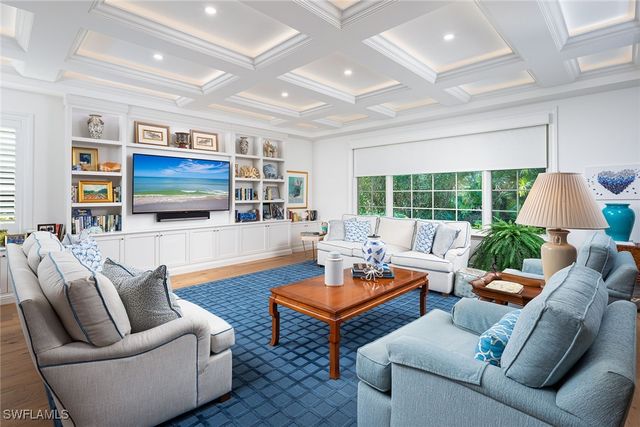 6975 Greentree DR, Naples, FL 34108