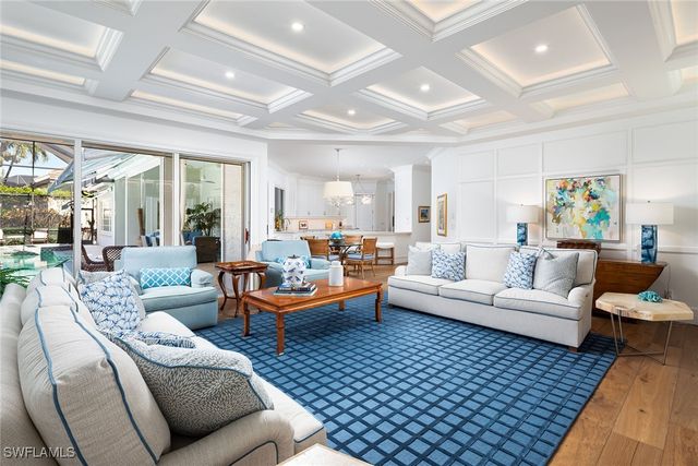 6975 Greentree DR, Naples, FL 34108