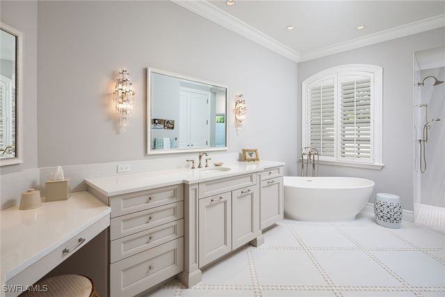 6975 Greentree DR, Naples, FL 34108