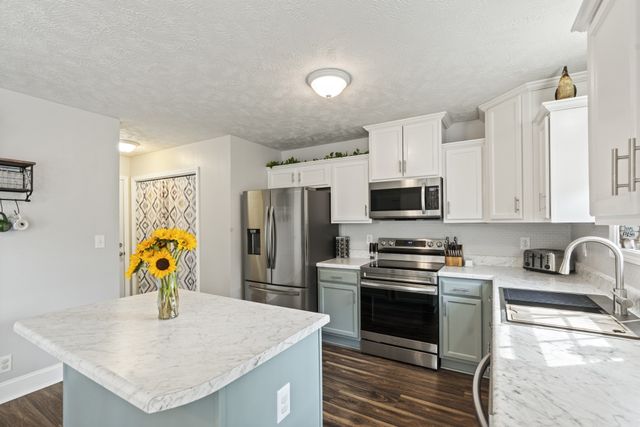 3467 Melrose Dr, Clarksville, TN 37042