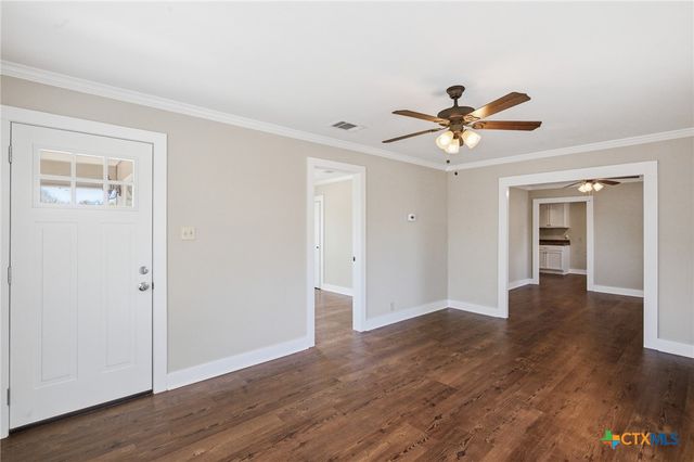 1406 N Clinton Street, Cuero, TX 77954