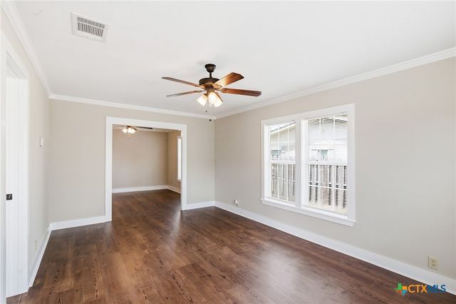 1406 N Clinton Street, Cuero, TX 77954