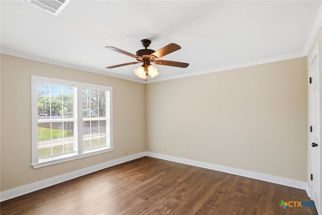 1406 N Clinton Street, Cuero, TX 77954