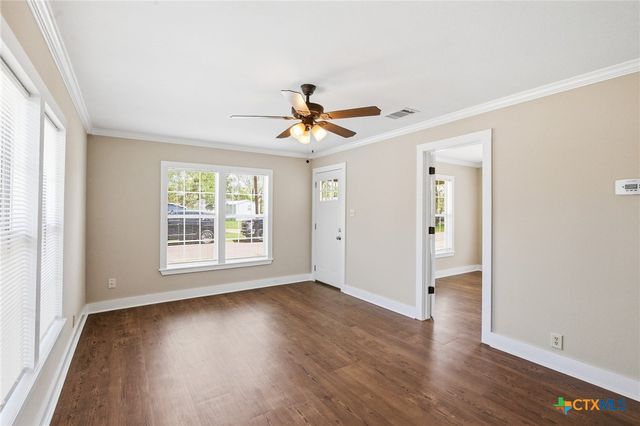 1406 N Clinton Street, Cuero, TX 77954