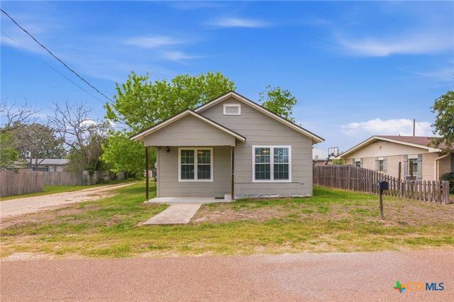 1406 N Clinton Street, Cuero, TX 77954
