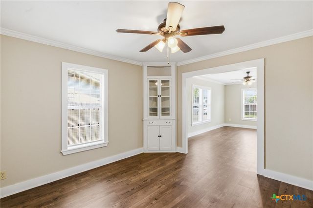 1406 N Clinton Street, Cuero, TX 77954