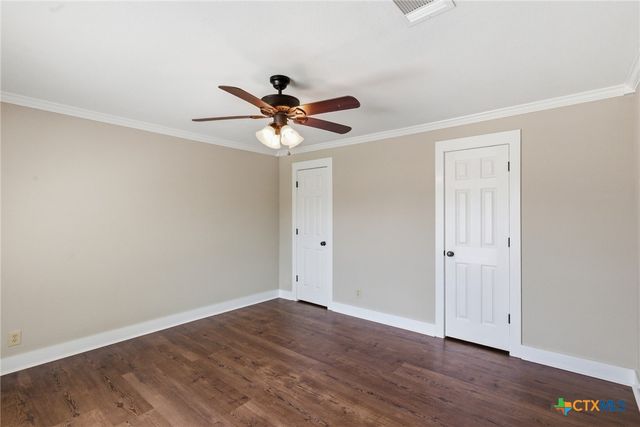 1406 N Clinton Street, Cuero, TX 77954