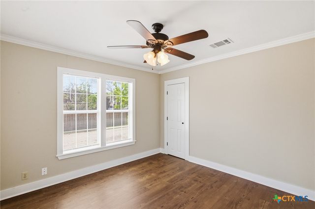 1406 N Clinton Street, Cuero, TX 77954