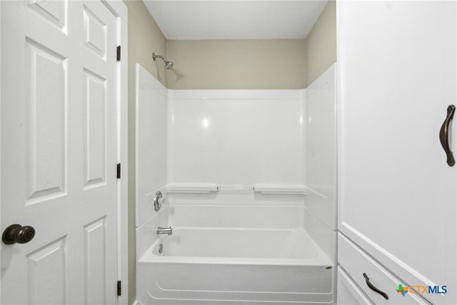 1406 N Clinton Street, Cuero, TX 77954