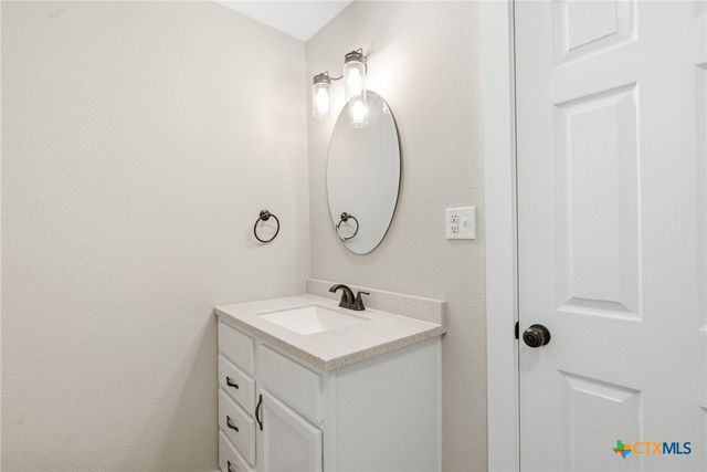 1406 N Clinton Street, Cuero, TX 77954