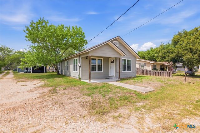 1406 N Clinton Street, Cuero, TX 77954