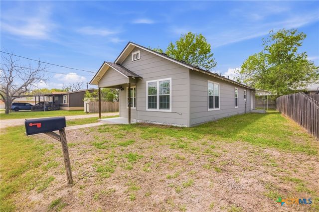 1406 N Clinton Street, Cuero, TX 77954