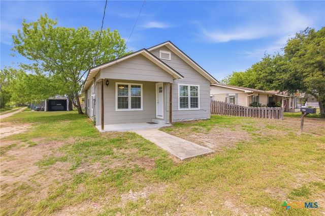 1406 N Clinton Street, Cuero, TX 77954