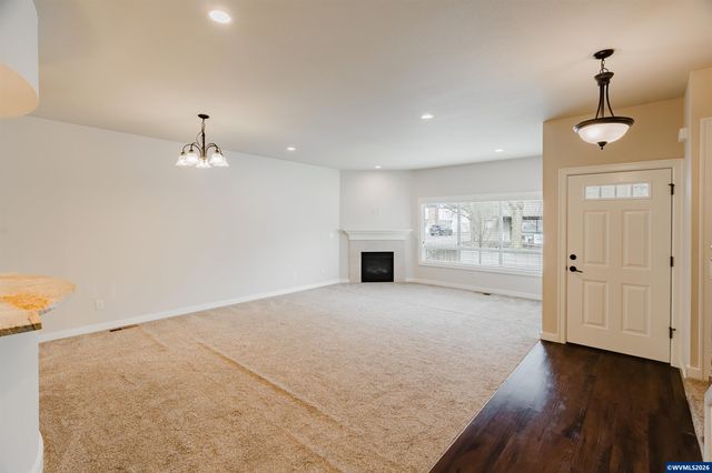 384 Market St NE, Salem, OR 97301