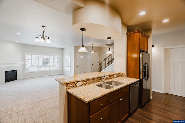 384 Market St NE, Salem, OR 97301